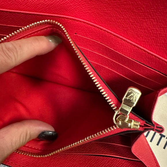 Tracking number - Picture 11 of 16